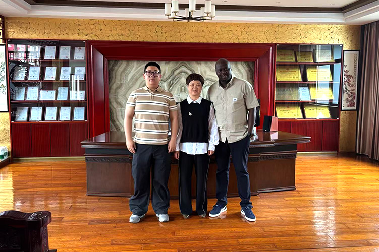Visit to Jieyao Lighting by Ghanaian client from Kumasi: A new chapter in China-Africa green lighting cooperation