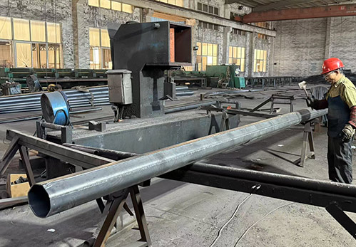 (Pole Straightening Machine):Calibrates each shaft to eliminate deviations, ensuring 100% verticality and architectural precision.