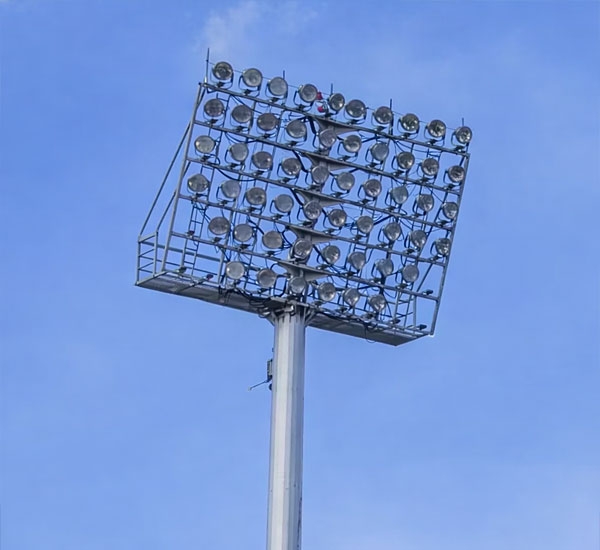 What is the average lead time for high mast poles?