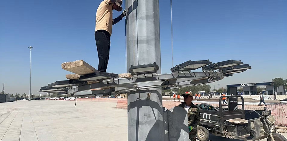 motorized-high-mast-lighting-system.jpg motorized-high-mast-lighting-system.jpg