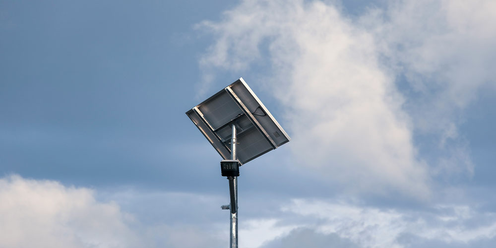 Off-grid solar street lighting for municipal roads